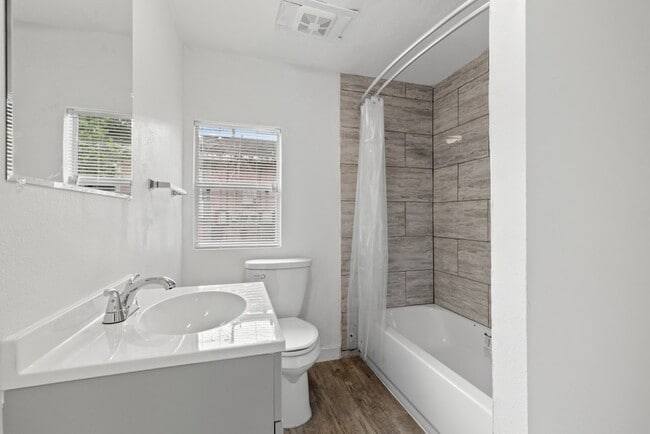 Building Photo - 1050 19th St S