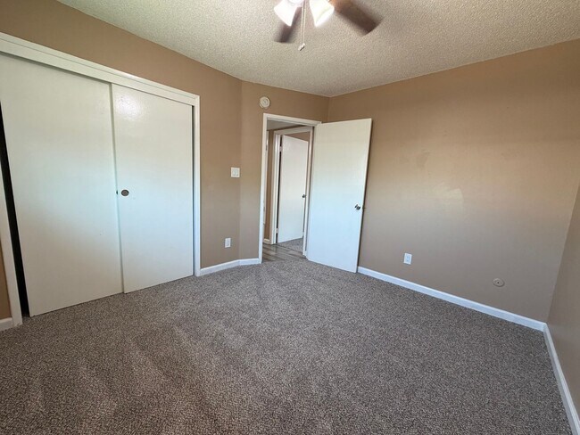 Building Photo - 5725 Woodleigh Dr