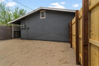 Building Photo - 890 E Ash St