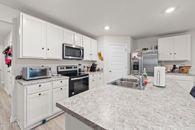 Building Photo - 6428 Slabinski Ln