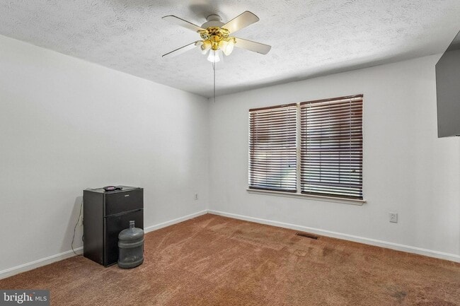 Building Photo - 7039 Heather Dr