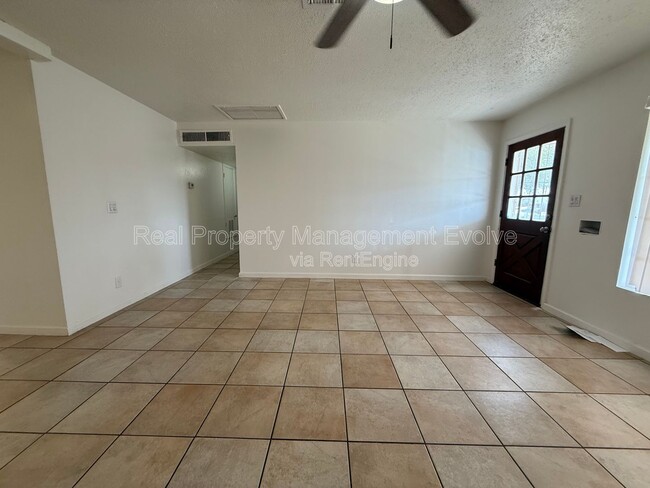 Building Photo - 3926 W Bethany Home Rd