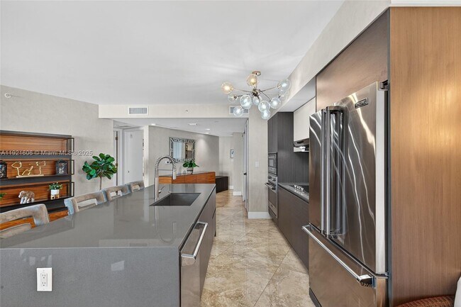 Building Photo - 9821 E Bay Harbor Dr