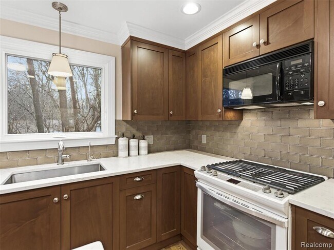 Building Photo - 4495 Maybee Rd