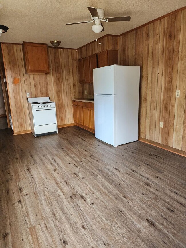 Building Photo - 1/1 Apartment for Lease at Unit D, 1102 Bo...