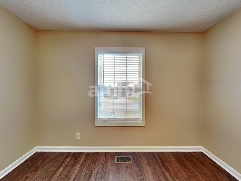 Building Photo - 3429 Queensbury Rd