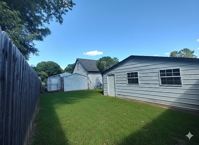 Building Photo - 8478 Rocky River Rd