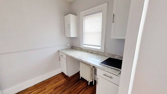 Building Photo - 49 Troup St