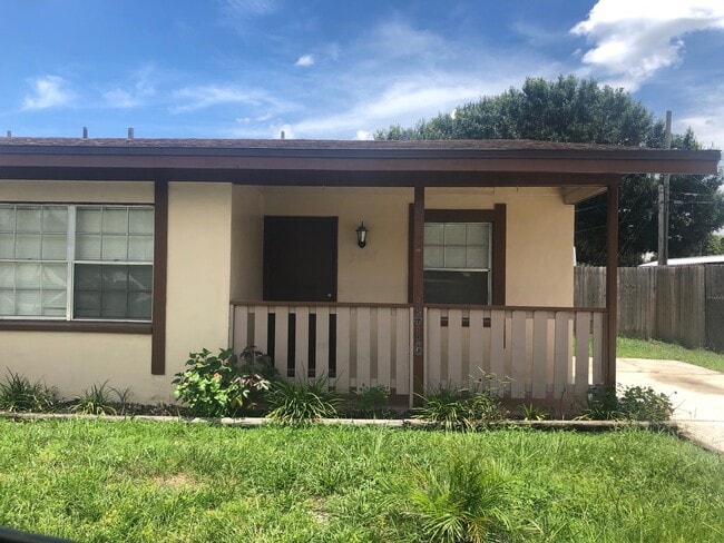Building Photo - Two Bedroom Two Bath Duplex!