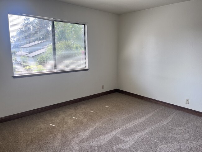 Building Photo - 578 Spinnaker Ct