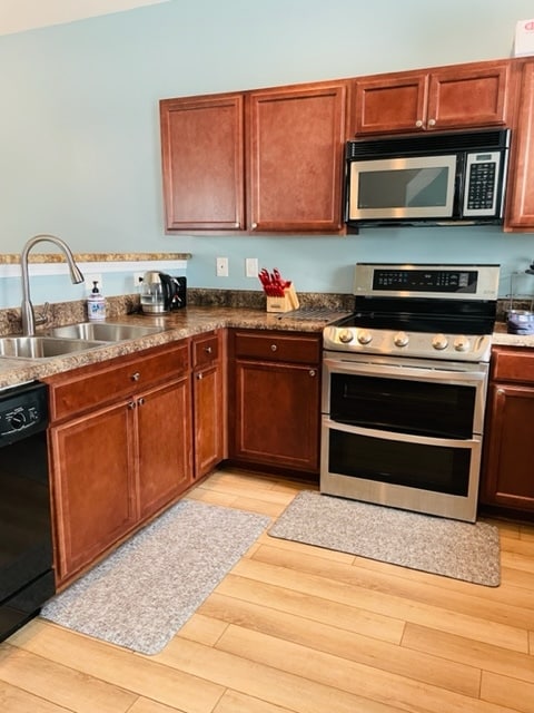 Kitchen - 709 Elton Ave