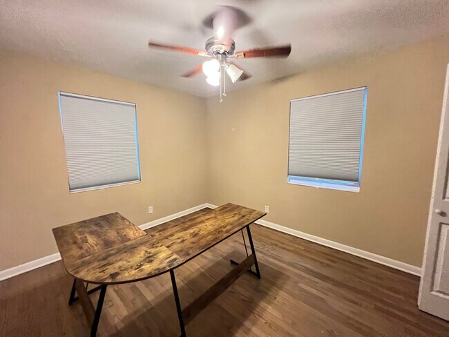 Building Photo - 3219 Fruitwood Ln