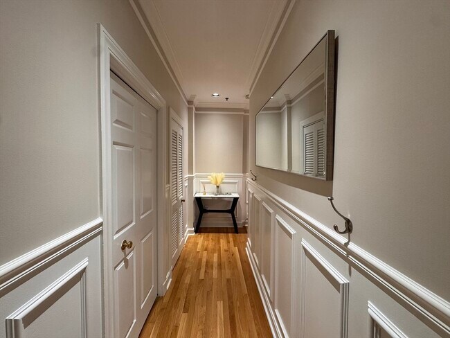 Building Photo - 416 Marlborough St