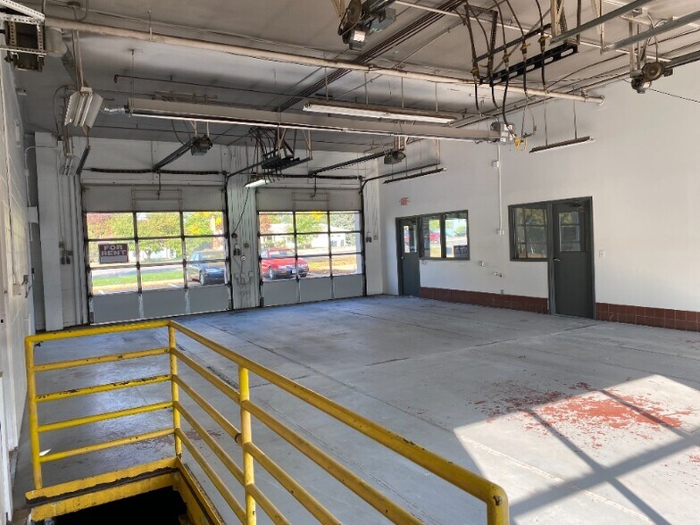 Building Photo - 2120 Rice St