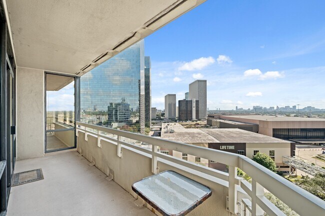 Building Photo - 14 Greenway Plz