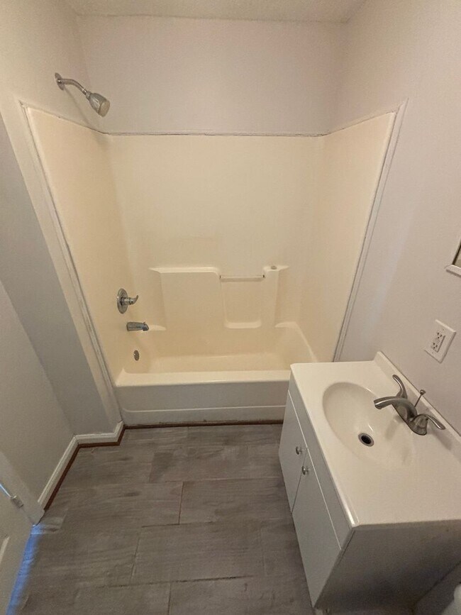 Building Photo - 26/28 Gardner Dr.