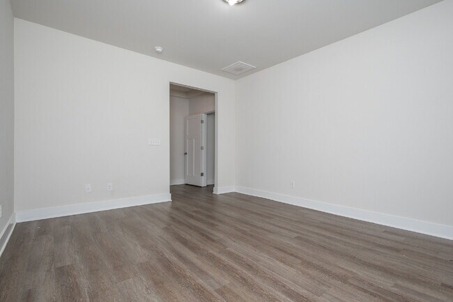 Building Photo - Modern 3BR/2.5BA Townhome with Main-Level ...