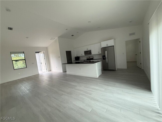 Building Photo - 6018 Acorn Cir