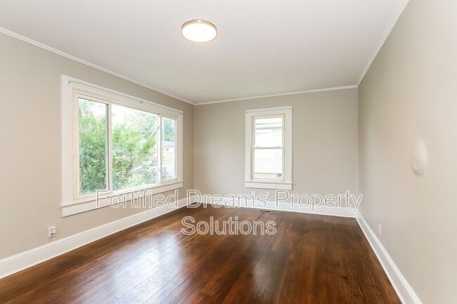 Building Photo - 346 Peachtree St