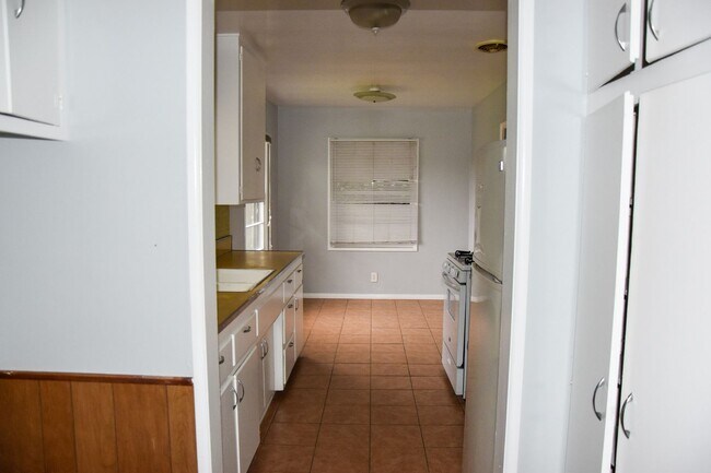 Building Photo - Steps to Chapman College