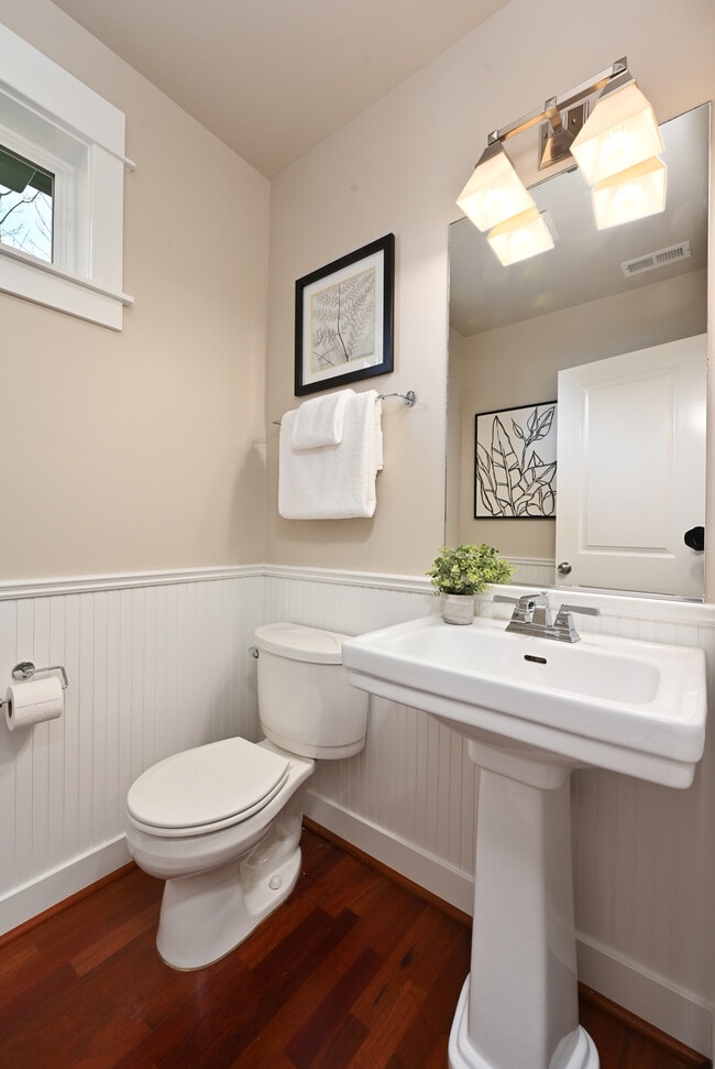 Building Photo - 5801 55th Ave NE