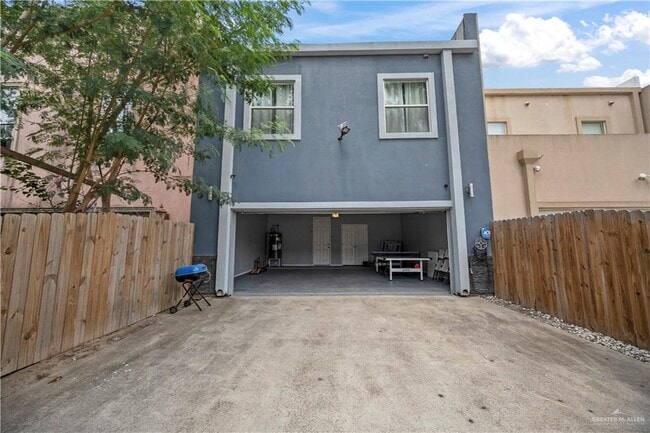 Building Photo - 3107 S 6th Ln