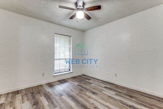 Building Photo - 212 Harris Dr