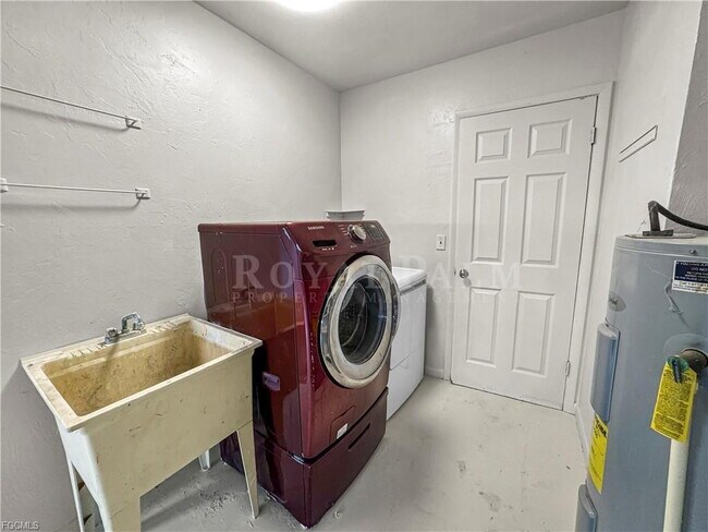 Building Photo - 3 Bed | 2 Bath Home on SE 46th Terrace – Space to Live, Room to Breathe
