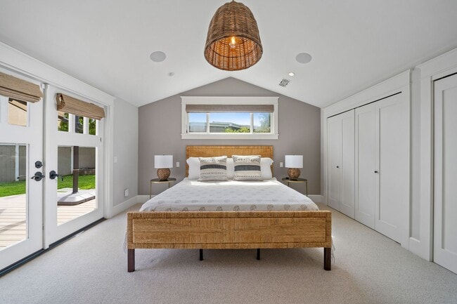 Building Photo - Stunning Single Family Home in the Heart o...