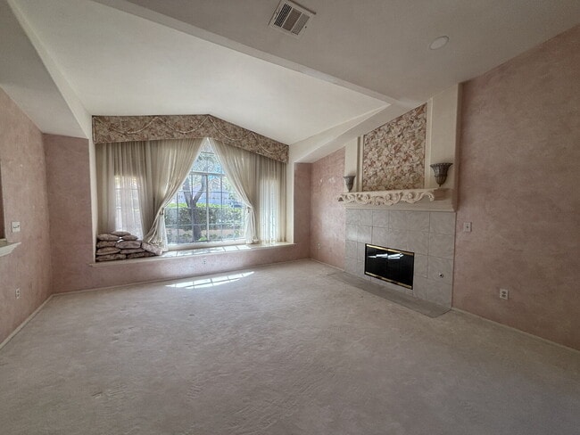 Building Photo - 3 Bed 2 1/2 Bath Water Front Home in Desert Shores