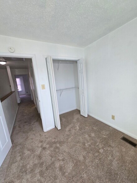 Building Photo - 2062 Elmhurst Ln