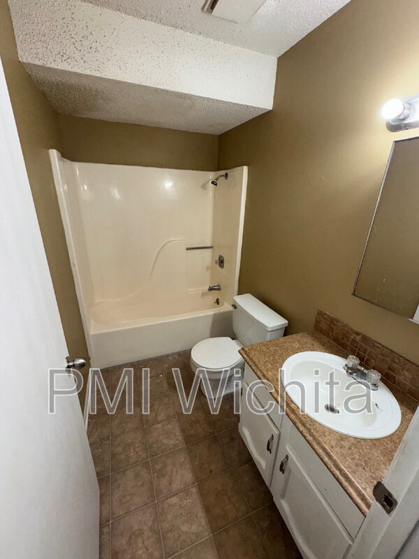 Building Photo - 6832 W Par Ln