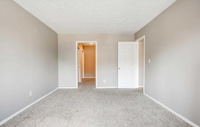 Building Photo - Walking distance to UNMC - Just open!