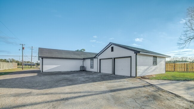 Building Photo - 1907 County Rd 129