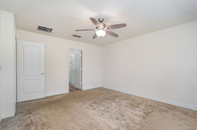 Building Photo - NEW!