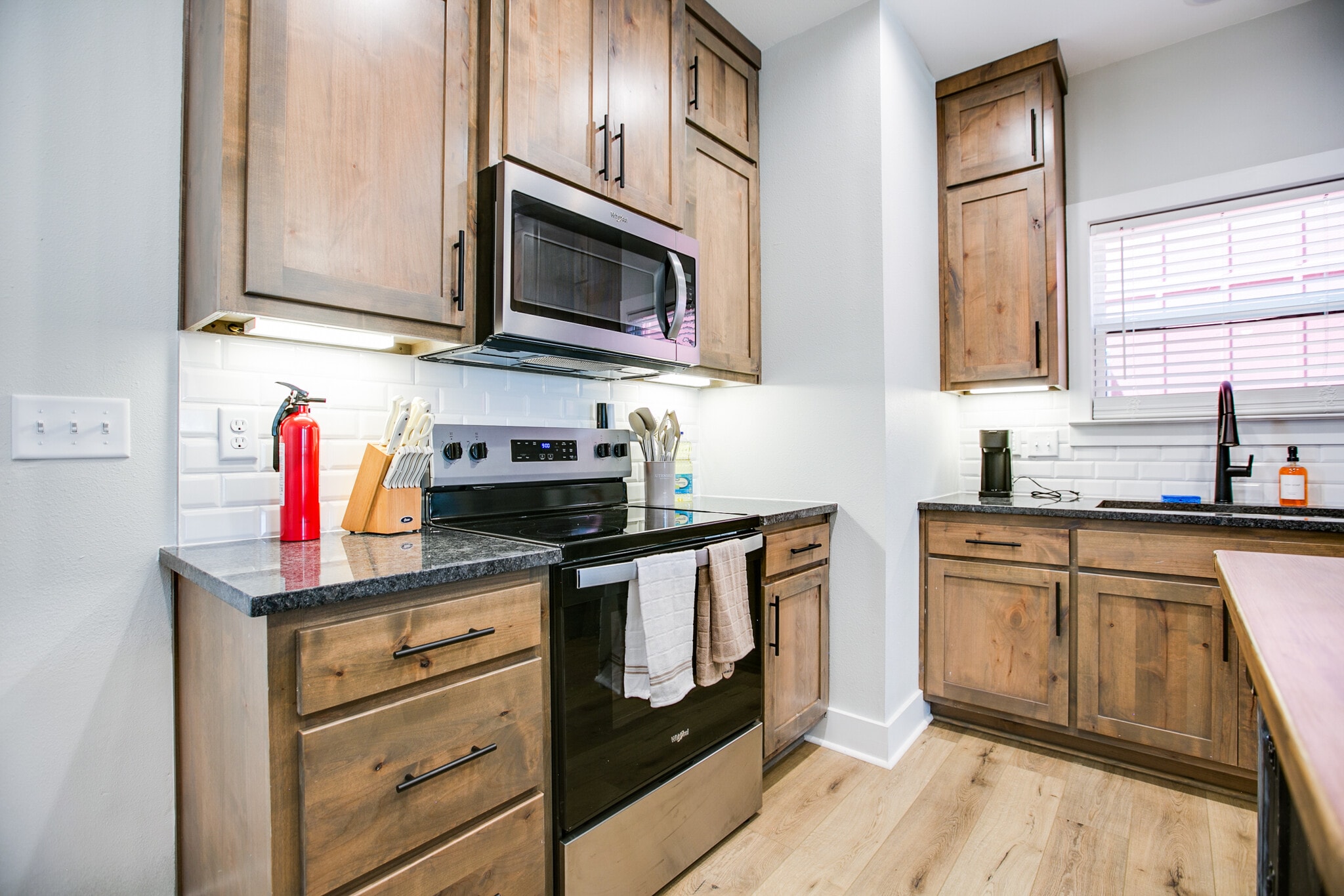 Building Photo - 1009 Holiday Dr