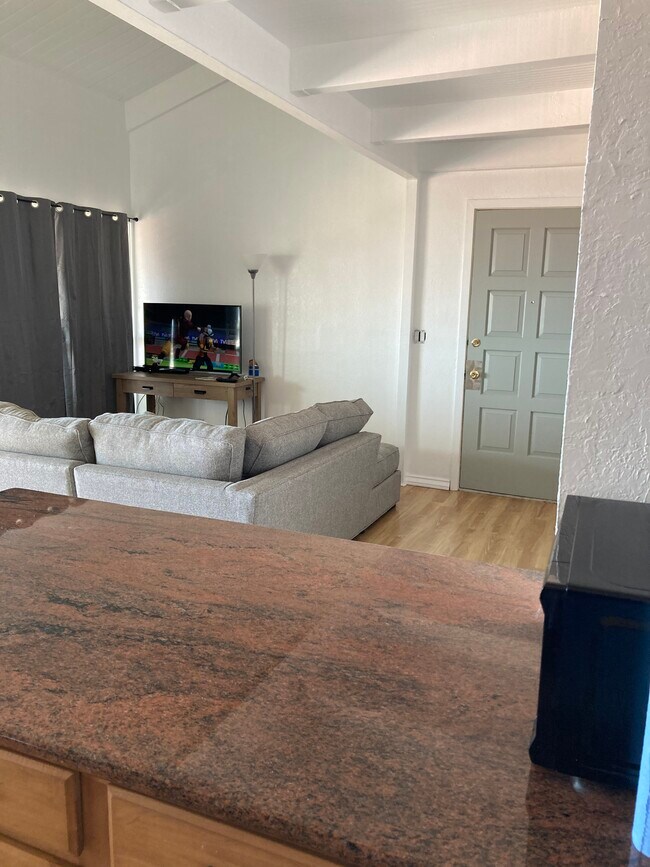 Basic cable and internet included - 79-7199 Mamalahoa Hwy