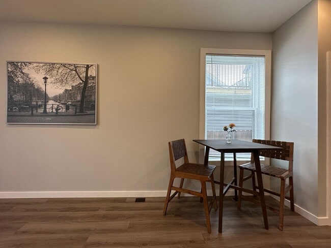 Building Photo - Newly Renovated 2 Bed, 2.5 Bath Furnished Home in Columbus