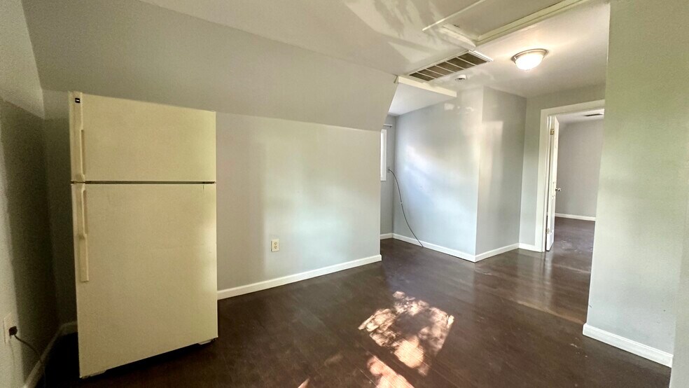 Building Photo - 131 S 13th St