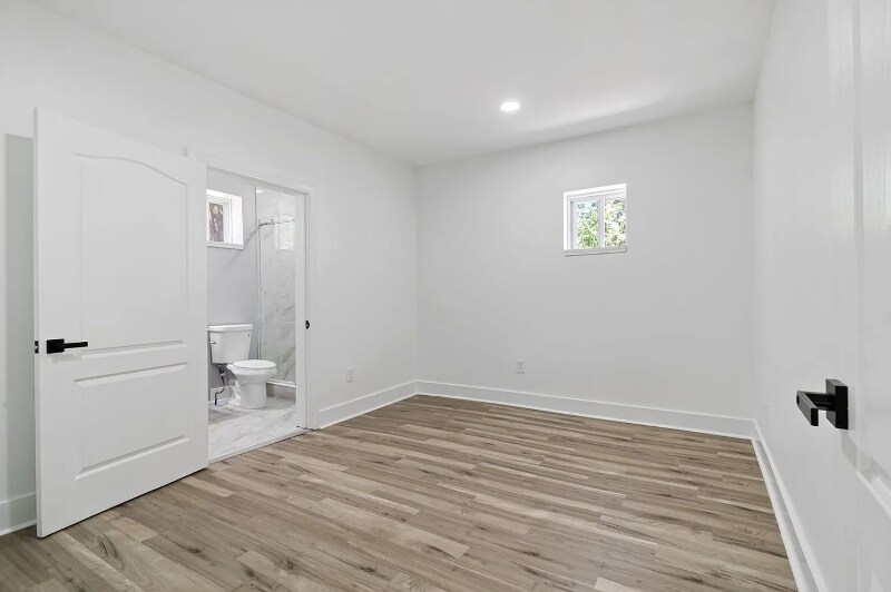Building Photo - 2321 Foster Ave