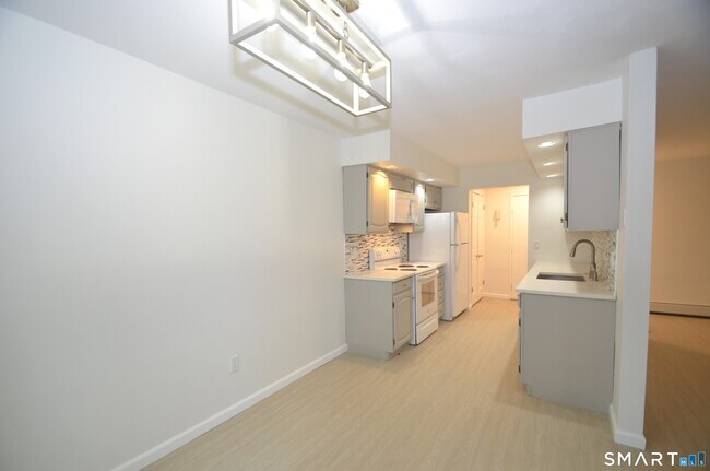 Building Photo - 125 Warner Hill Rd