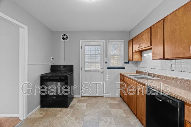 Building Photo - 3 Venetia Ct