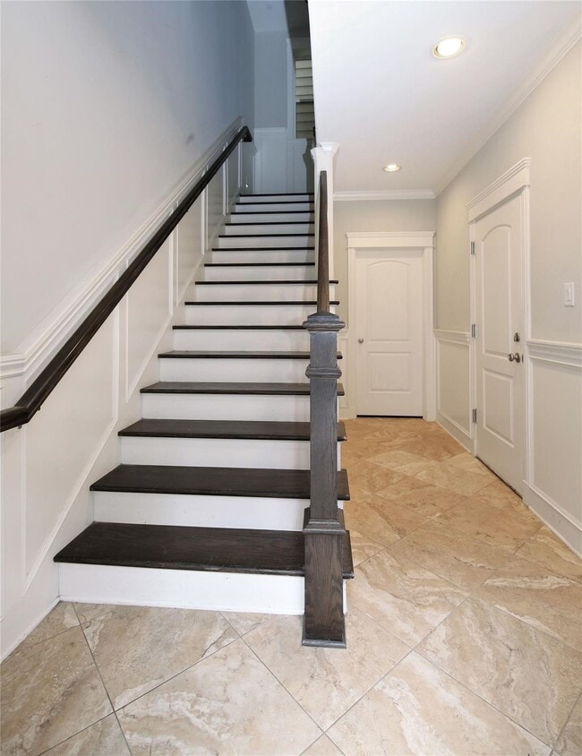 Building Photo - 2114 Bidwell Dr