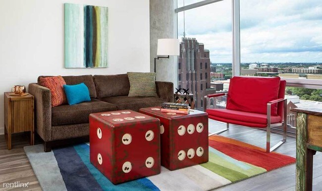 Building Photo - 1 br, 1 bath Condo - 730 N La Salle Dr 2005