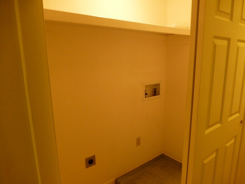 washer/dryer hookups - 1536 16th St