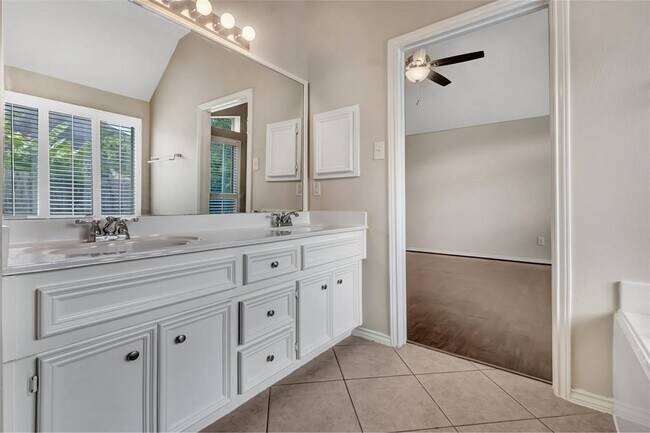 Building Photo - 15814 Finwood Ln