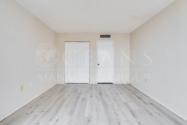 Building Photo - Oceanfront 2BR/2BA High-Rise Condo – Dayto...