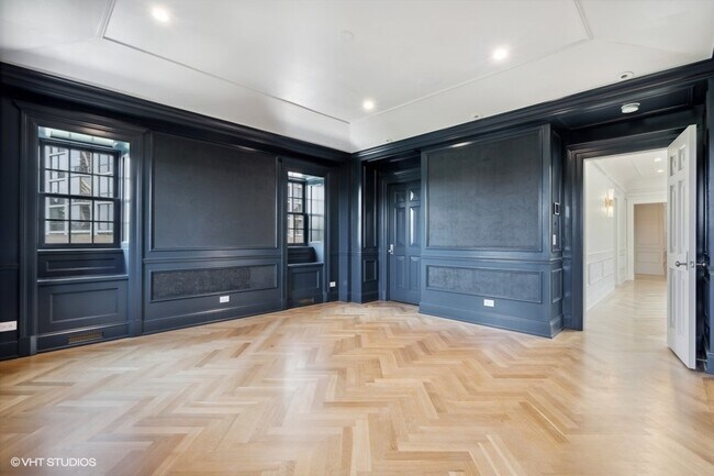 Building Photo - 2700 N Lakeview Ave