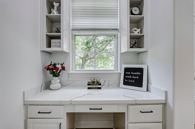 Building Photo - 5 Versante Ct