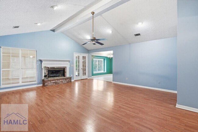 Building Photo - 405 Club Dr